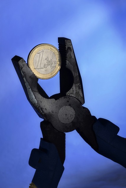 经济萧条怎么度过难关,经济萧条时候该怎么做