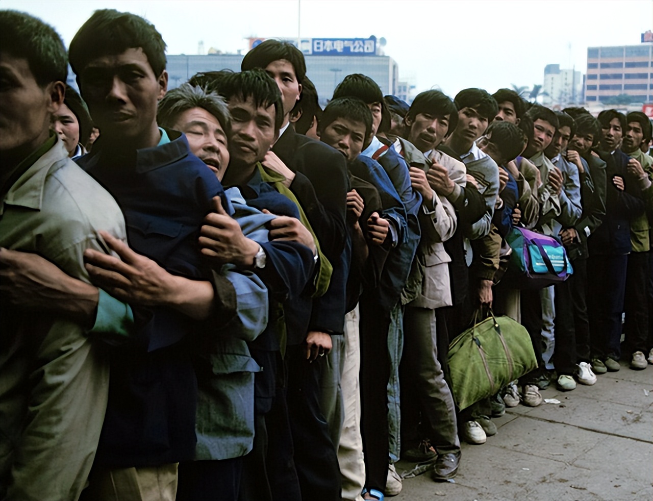 人贩子是怎样卖孩子的,人贩子的亲身经历