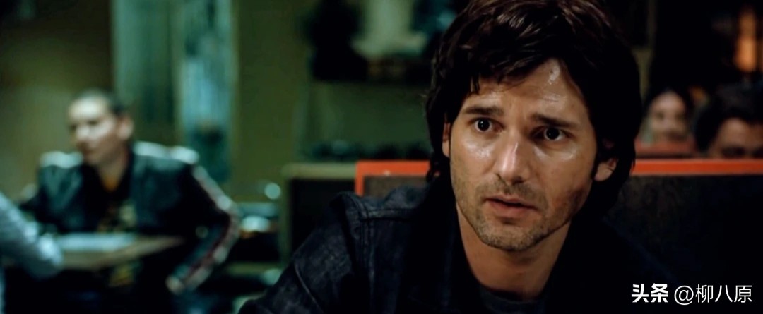 独特的空间连接方式,加上非线性时间线,创造出真实的角色情感