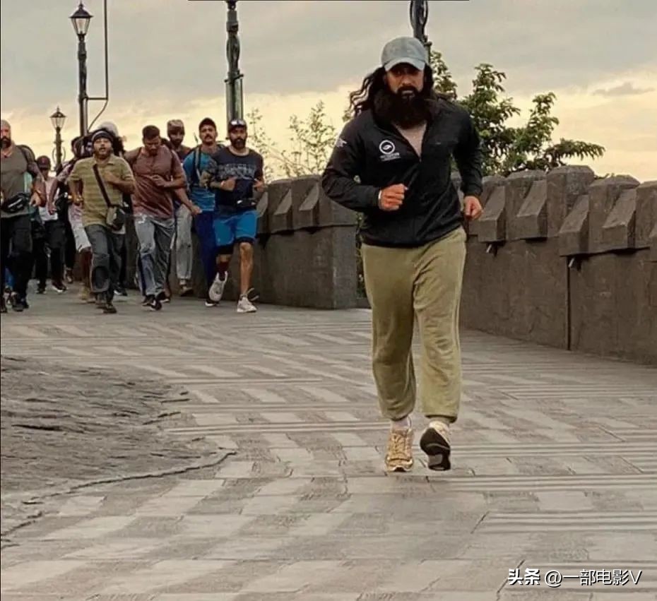 阿甘正传印度阿米尔汗维吾尔语,阿甘正传印度阿米尔汗