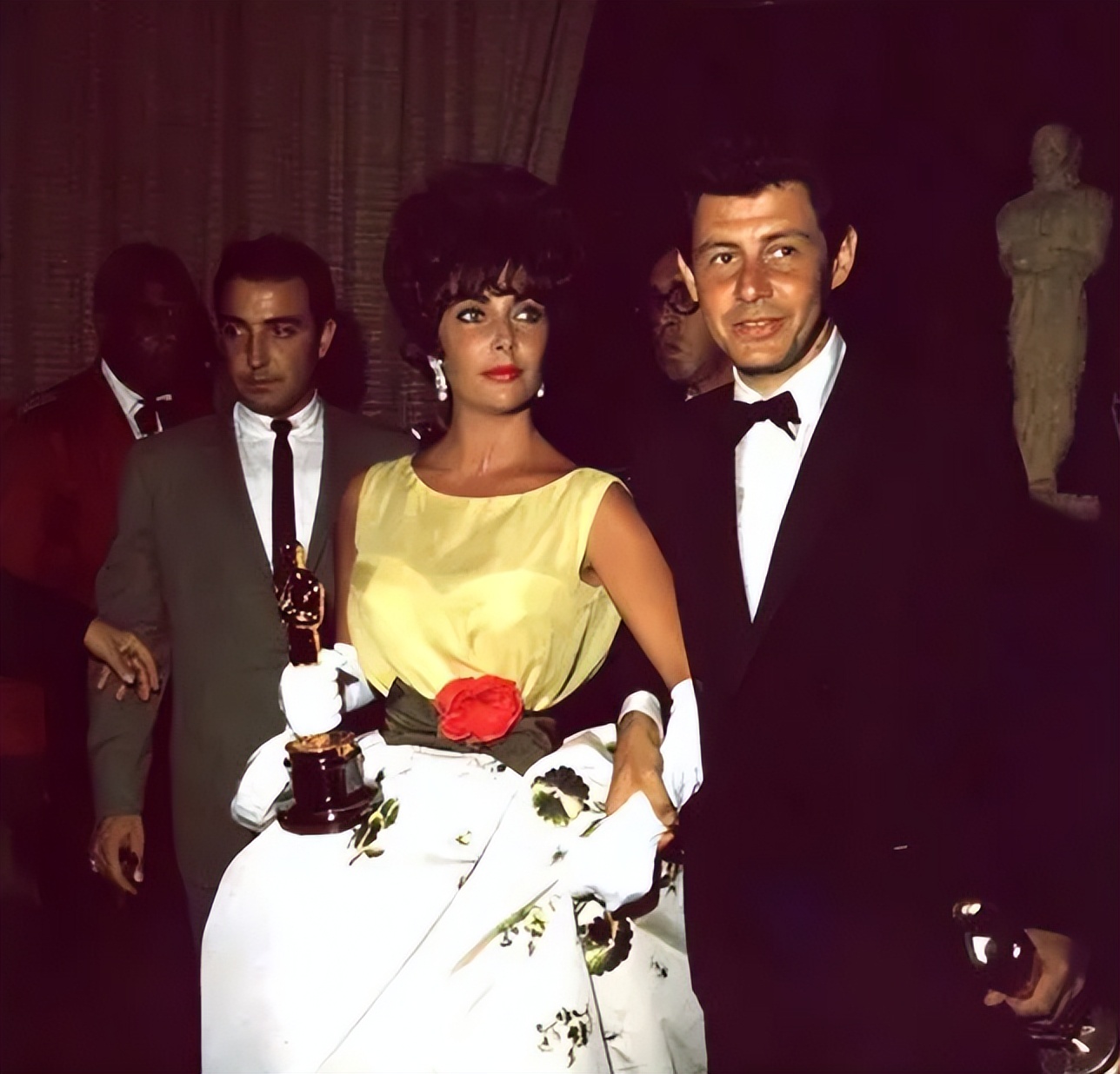 一生就结一次婚要钻戒吗,女生结婚想要一个钻戒过分吗