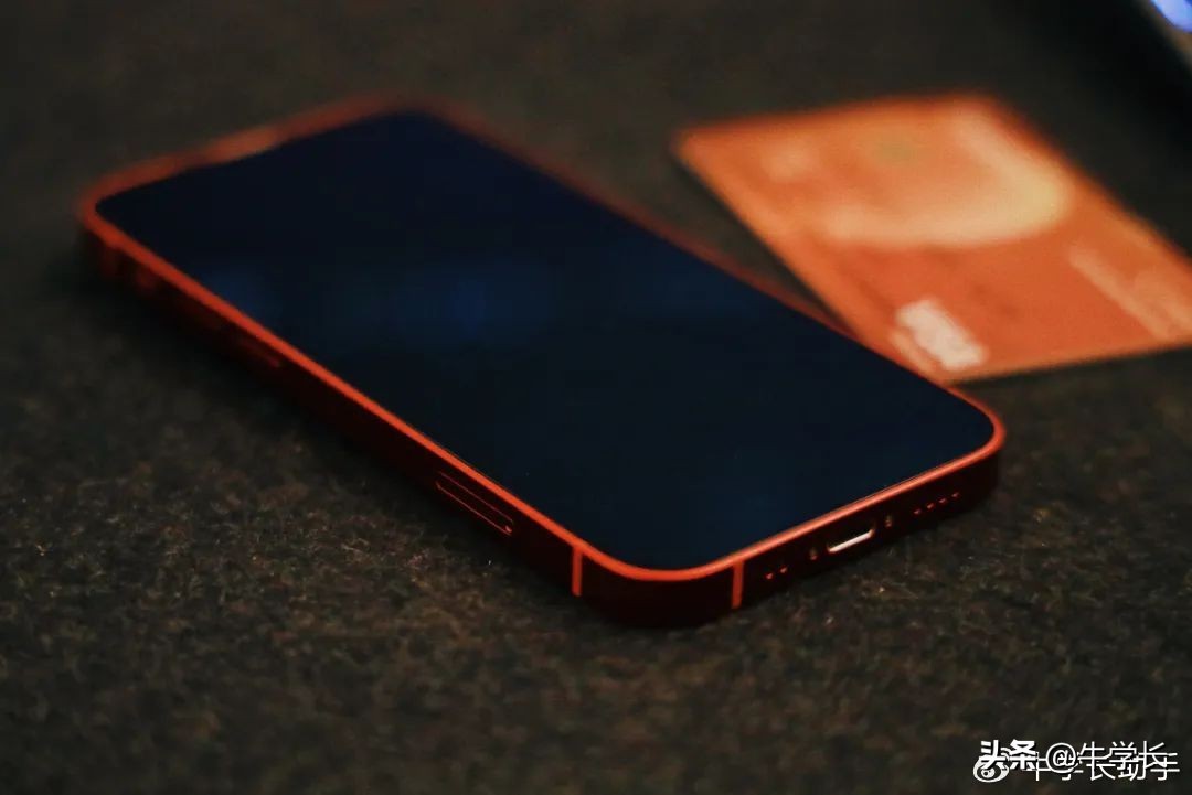 iphone12莫名黑屏开不了机,iphone12突然黑屏开不了机