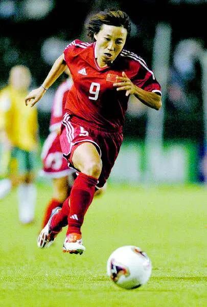 她是女足传奇，被誉为“穿裙子的马拉多纳”曾力排众议誓保水庆霞