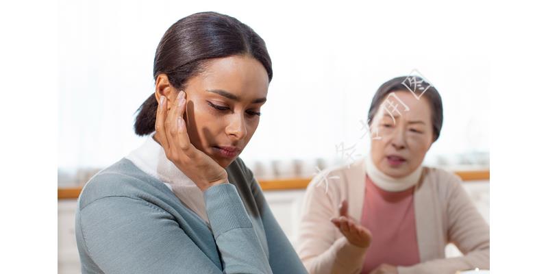 “姐，妈住院了，给5万”“你啥时候换妈了？我陪我妈逛街呢”