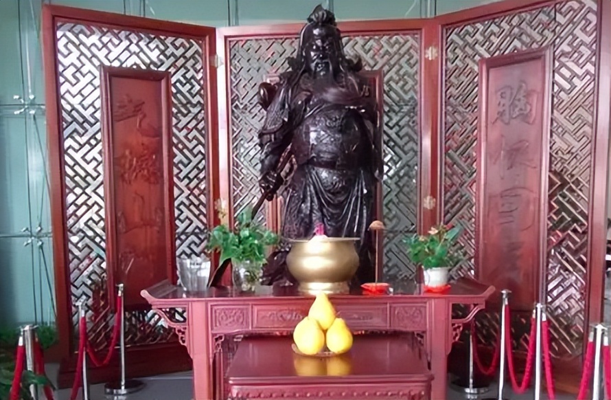 为什么CBD里的金融老板，都要在门口摆关公？