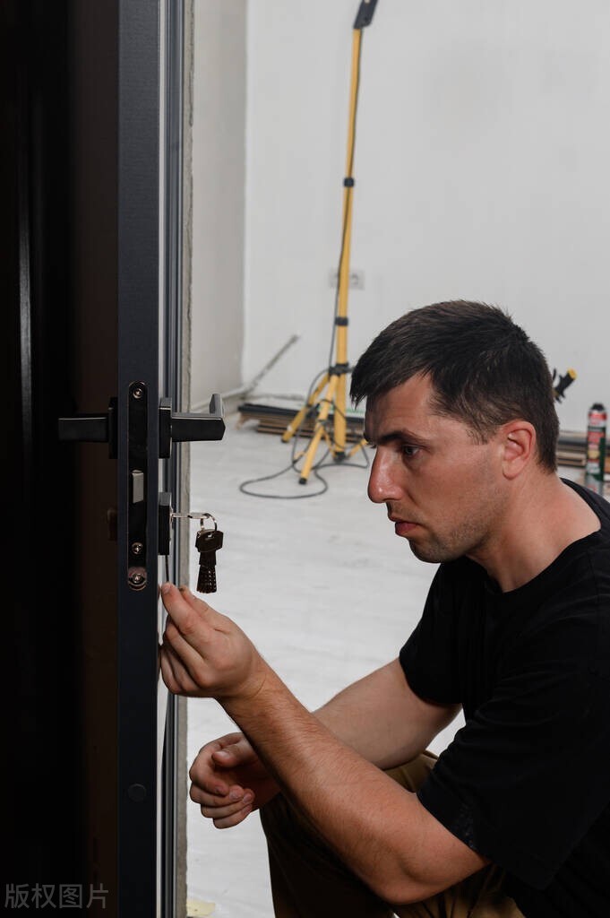 换了2次入户门锁，我终于明白了200元机械锁和3000元智能锁的区别