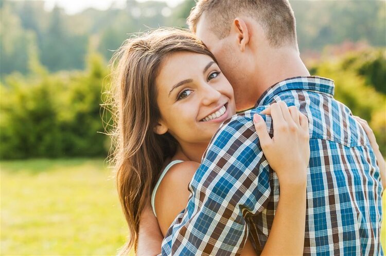 为啥女朋友喜欢你抱她,女朋友为什么主动要求抱你