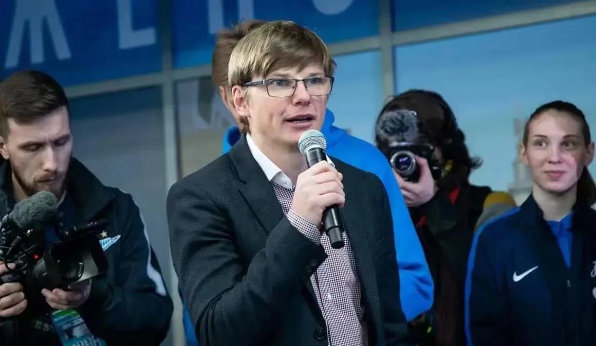 足球人物：他一己之力掀翻安菲尔德，巅峰极为高光，但迷失太快