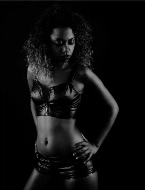 性感模特的皮衣是蘑菇做的？新加坡用树叶做面料？