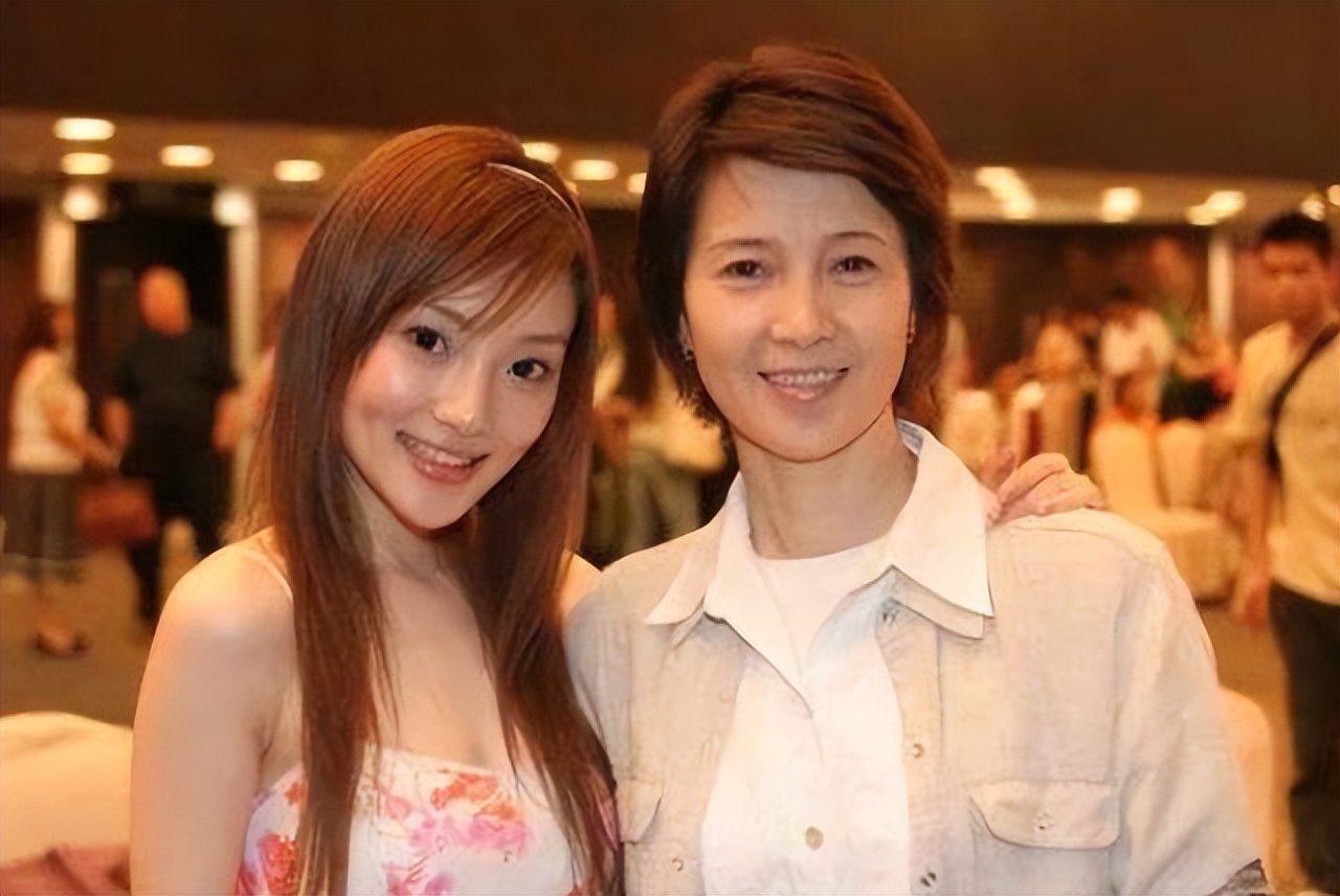 白富美家世显赫,9位娱圈消失的白富美