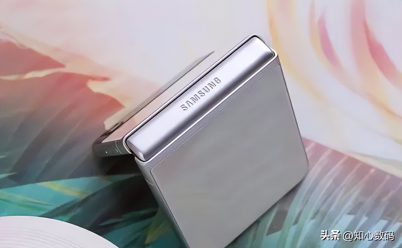 三星一神秘新品双折叠屏幕6000元,三星折叠屏台版现在价格