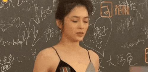 明星红毯假摔事件,明星红毯假摔倒抢镜