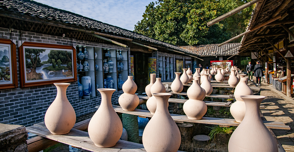 景德镇和鹰潭哪个面积大,江西最发达的城市景德镇