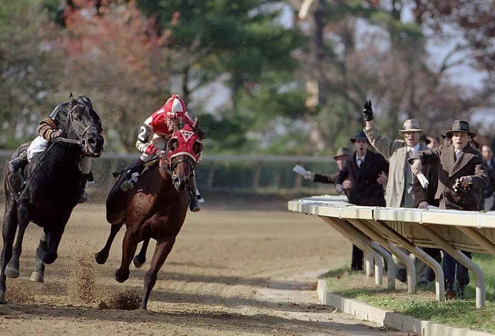 《奔腾年代》的主角如何通过努力和梦想,实现个人成长与奋斗