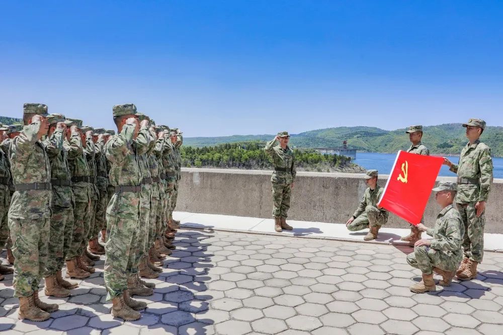 第71集团军：体验“五一”军营乐，别样的精彩！