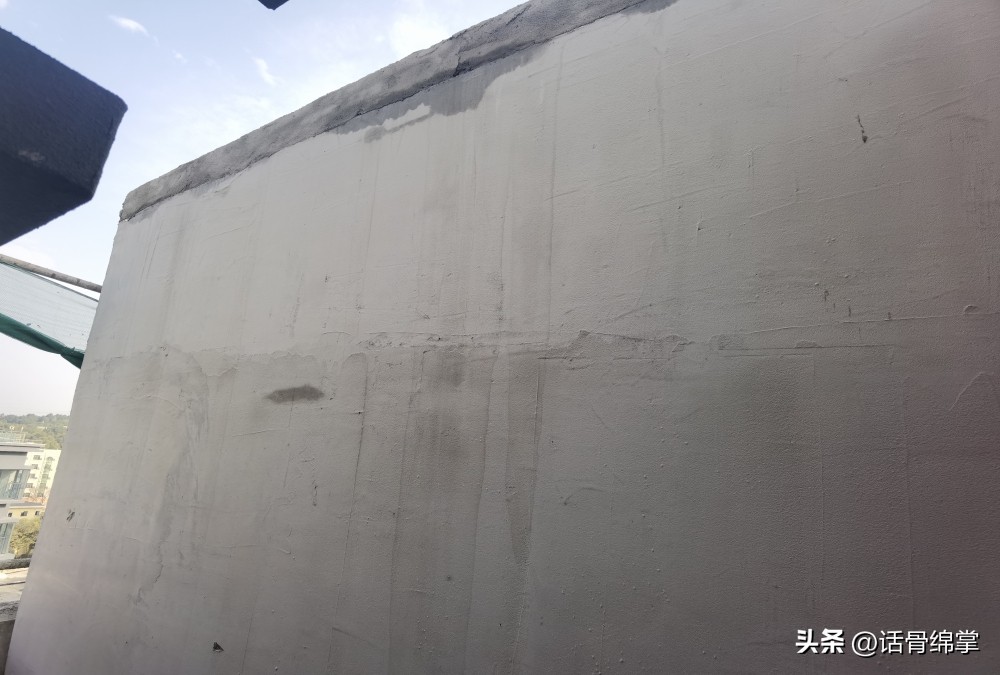 顶楼加盖楼下住户不同意,七楼楼顶加盖了一层