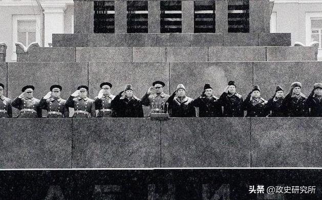 黑人留学生疯狂“*艳猎**”苏联女郎，遭苏联青年狂揍，引发黑人运动