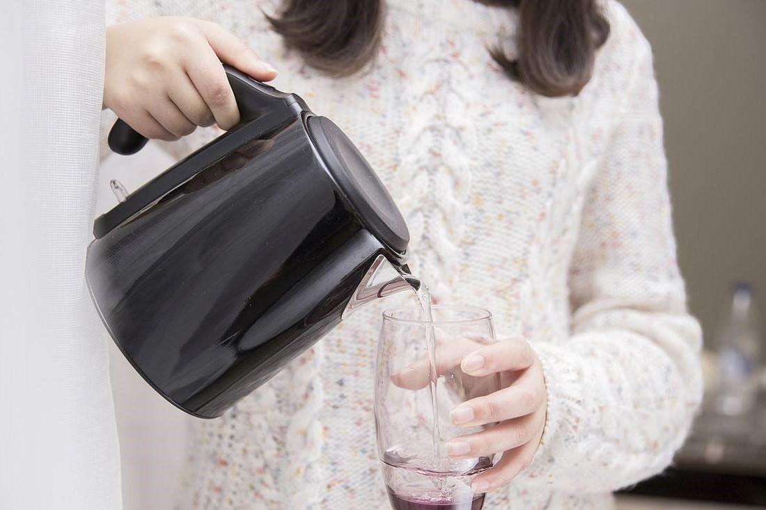 湿气到底是怎么来的,脾虚湿气重喝水会引起皮下水肿吗