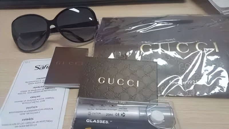 gucci是什么品牌眼镜,gucci眼镜有款红边框的眼镜