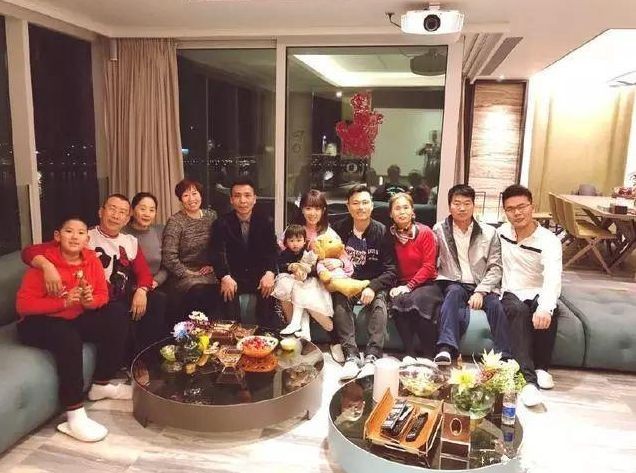 男足集体反映降薪问题,男足降薪武汉卓尔