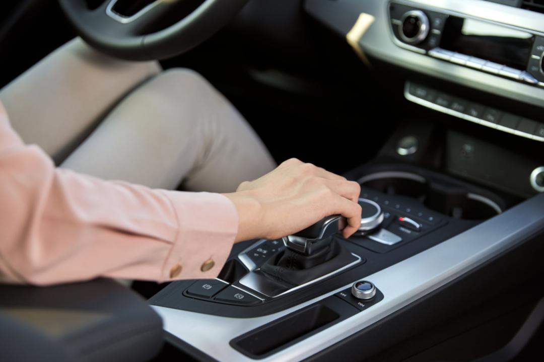 神州租车如果刮到车了怎么赔偿,租车撞了怎么赔偿租车公司折旧费