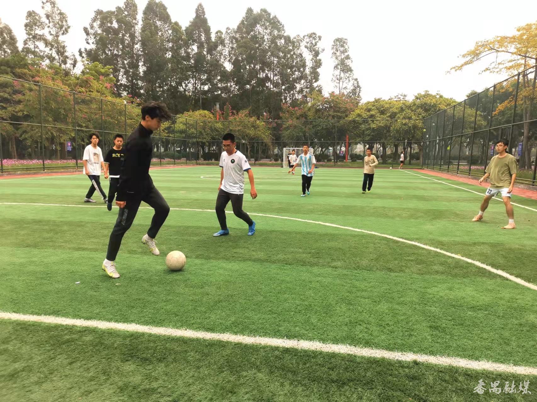 足球让我快乐图片,足球让生活更快乐作文