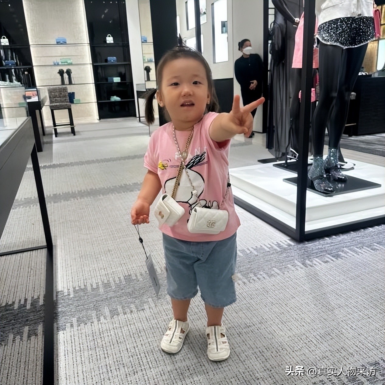 我，25岁独闯尼日利亚，这里人多市场需求大，光卖大蒜都能挣大钱