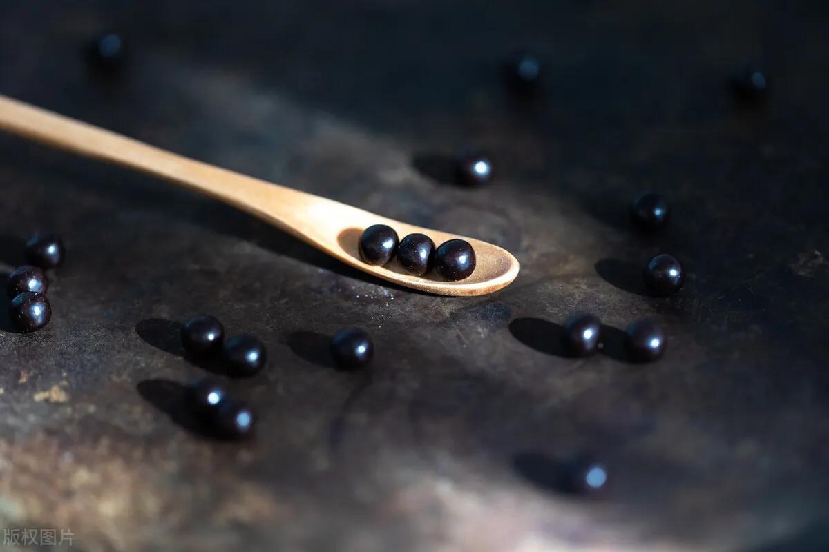 参松养心胶囊能和百令片一起吃吗,参松养心胶囊适合人群如何服用