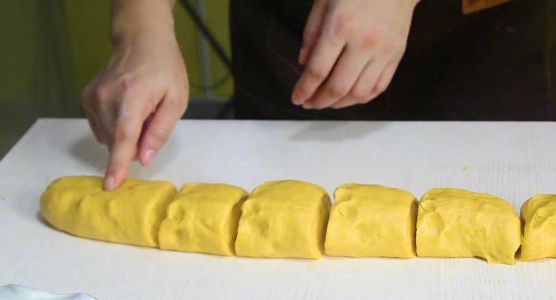 南瓜这样做香甜软糯大人孩子都爱,南瓜这样做孩子一次能吃3个