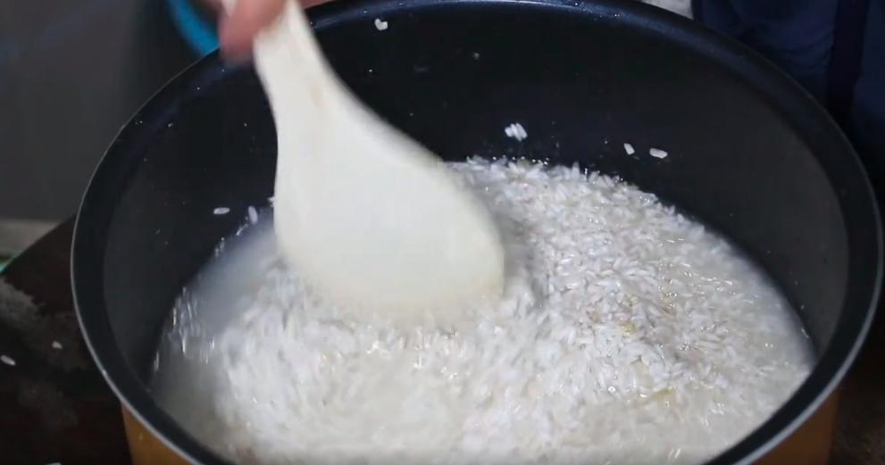 煮米饭不溢锅有什么方法,煮米饭不放猪油的方法