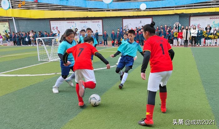 校园足球文化节比赛,小学足球节开幕式视频