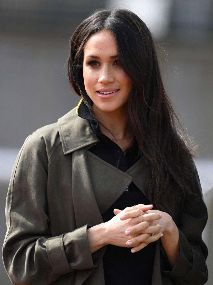 1992年,英国王室曝出丑闻:37岁富商吮吸着33岁王妃的脚趾