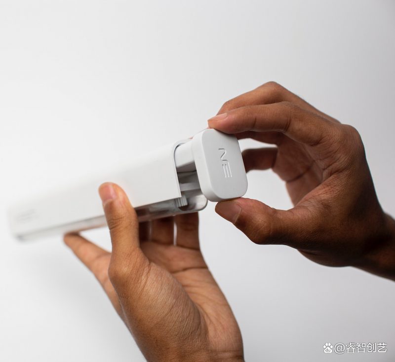 一只多用——NestBrush牙刷兼具挤牙膏、杀菌、旅行等多项功能