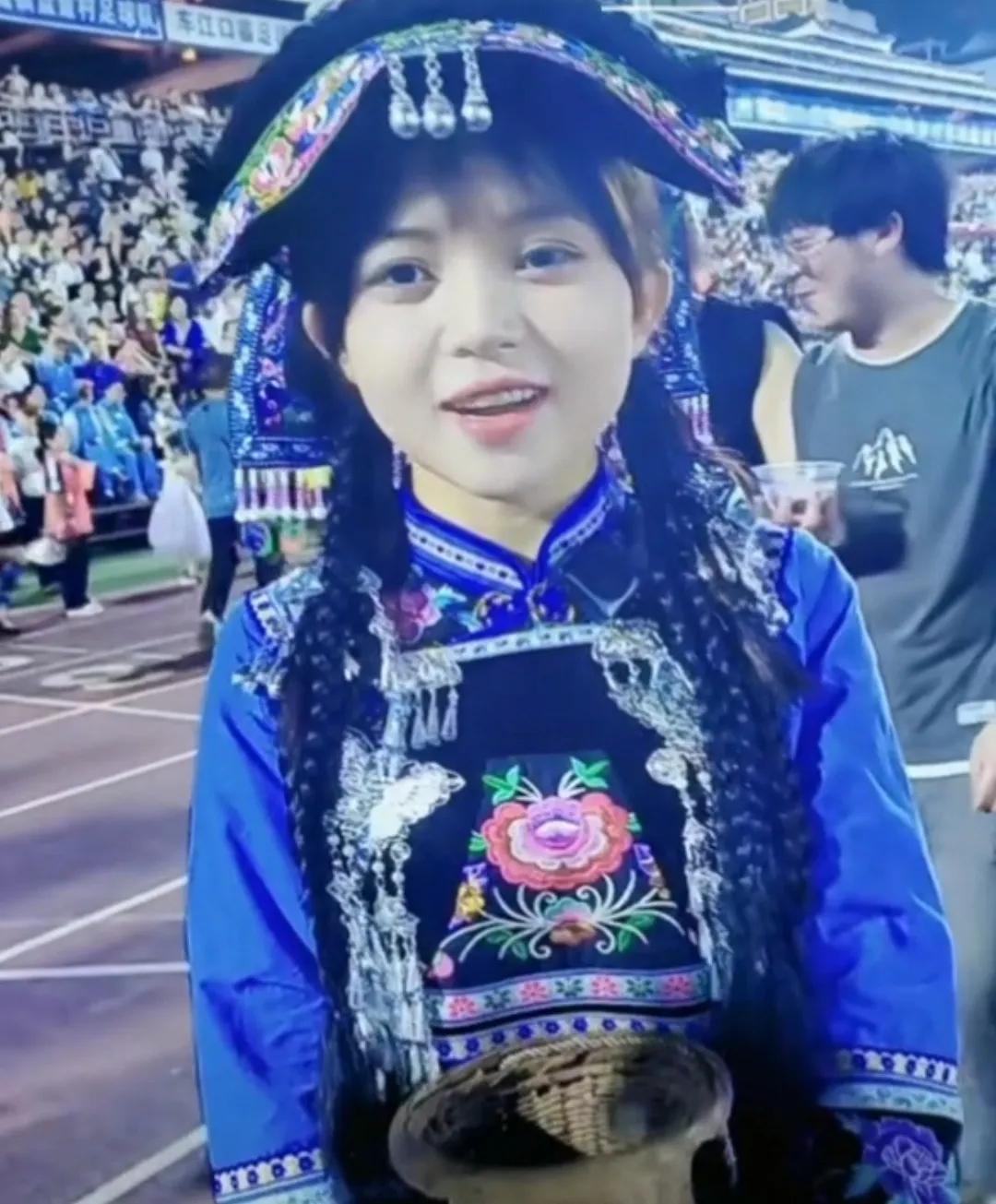 村花回村的文案幽默,村花搞笑文案