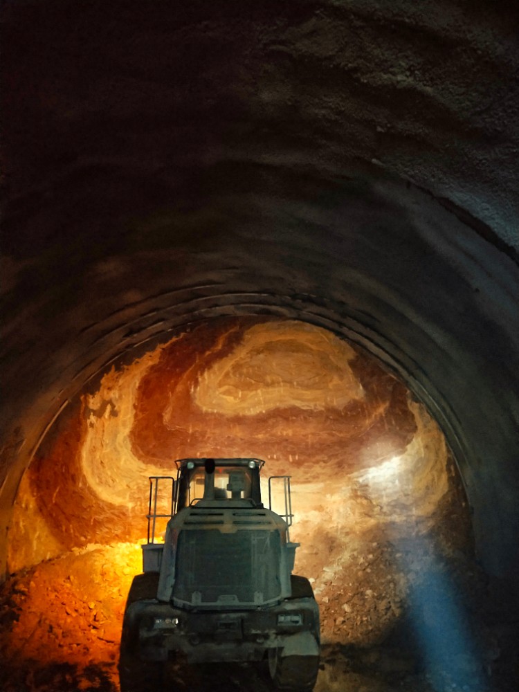 隧道挖出的奇怪东西,隧道开挖奇事