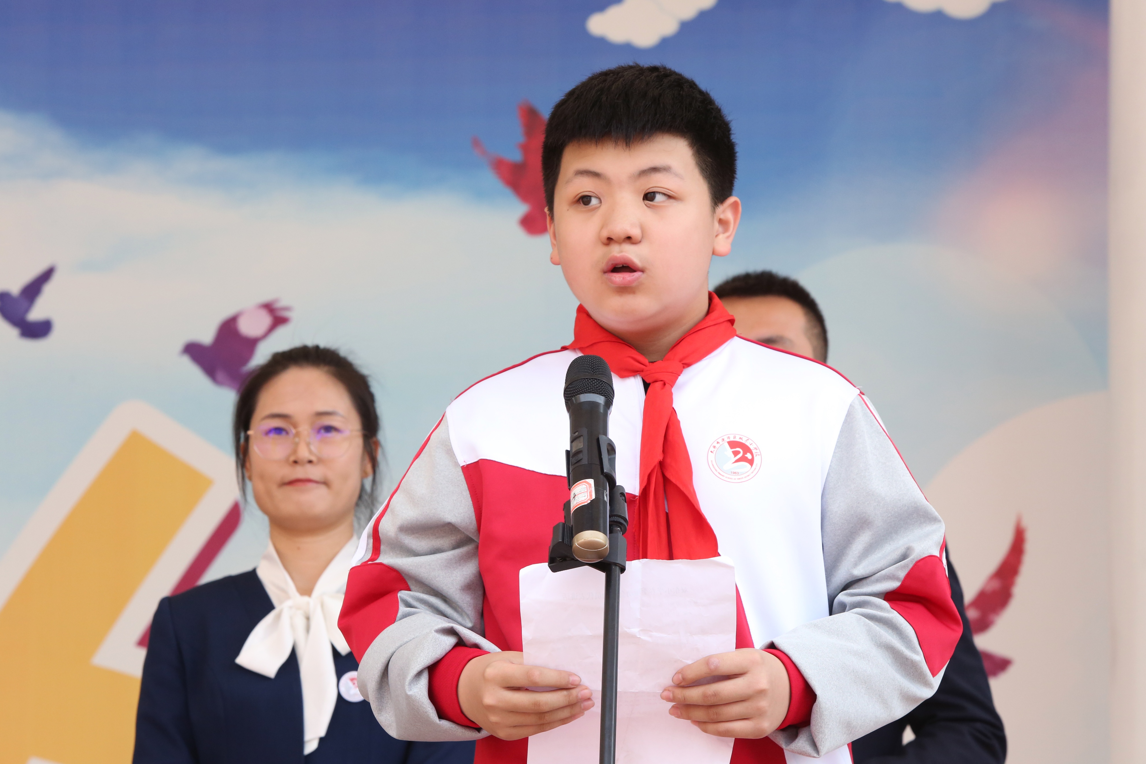 斗争精神迎挑战奋进拼搏创未来——迎泽区双东小学举行春季运动会