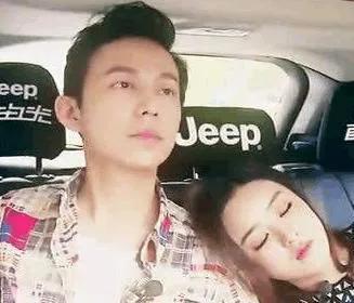 17年努力护着4个兄弟姐妹，最后却都离他而去，何炅老了，也累了