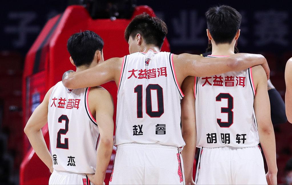 广东队主场讲不出再见,在有限的青春里去一趟广东队主场