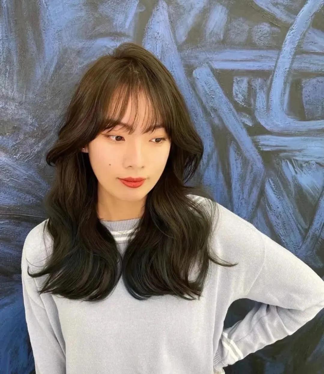 女生中长韩式浪漫气垫烫