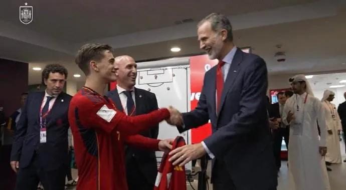 西班牙足球公主,驸马爷足球