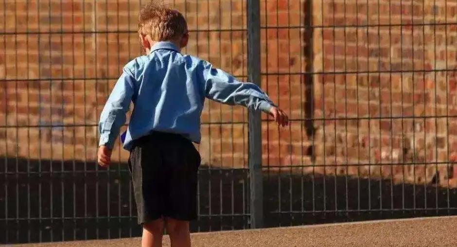 单亲家庭长大的孩子性格有问题,单亲家庭孩子两种人格