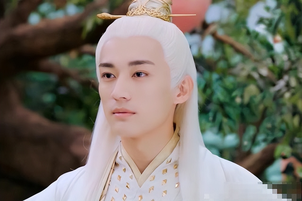 前额和鬓角白发是什么原因,两鬓和后脑勺长白发是什么原因