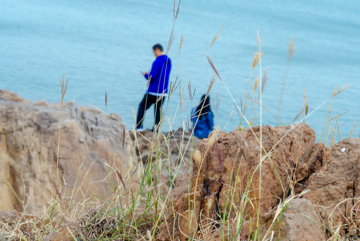 三岁就被父母送人然后又跑回来了,七岁被父亲送人