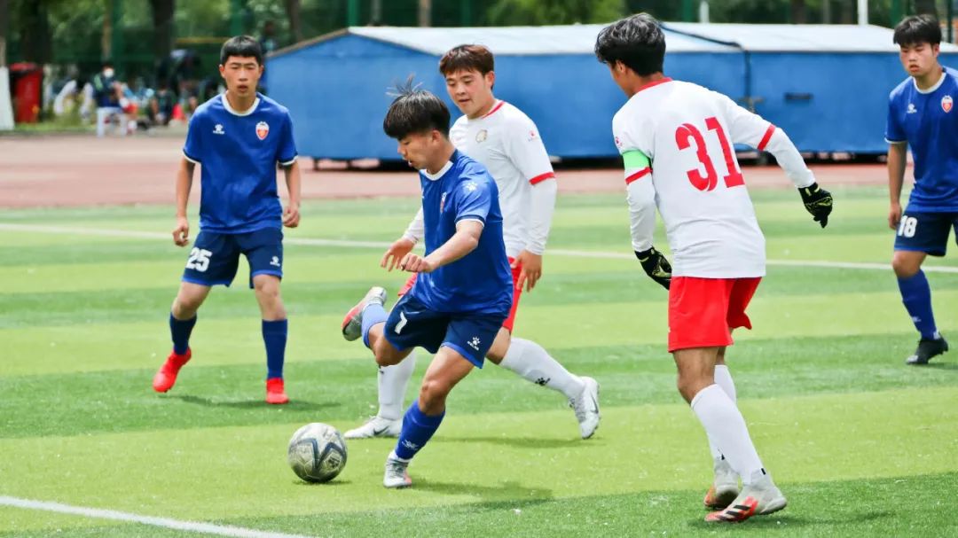 青春飞扬足球赛场,省运会田径场上青春激扬