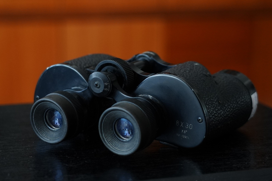 收藏了30年的望远镜,二战时期的军用高倍望远镜