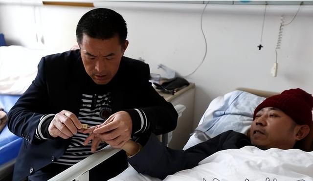 给母亲买个金手镯,我妈生日给她买了个金手镯