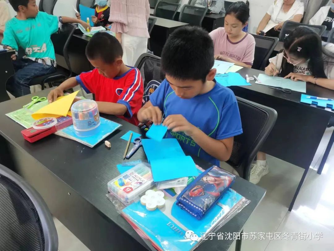 父爱如山，感恩有您——*家屯苏**区冬青街小学幸福教育进社区活动