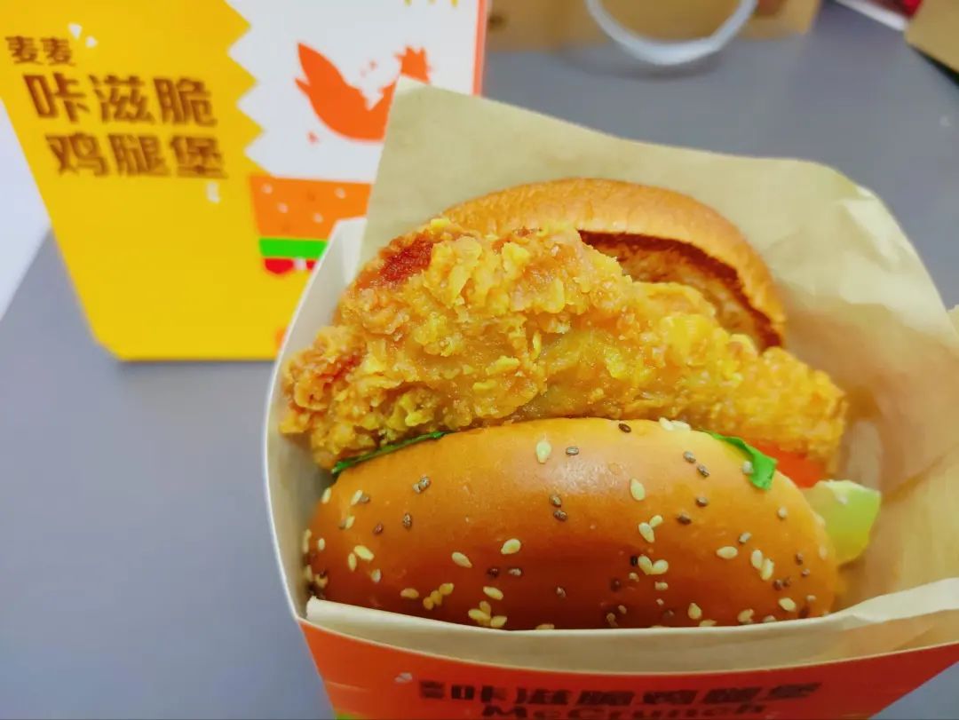 麦当劳早餐板烧鸡腿堡测评,麦当劳定制板烧鸡腿堡
