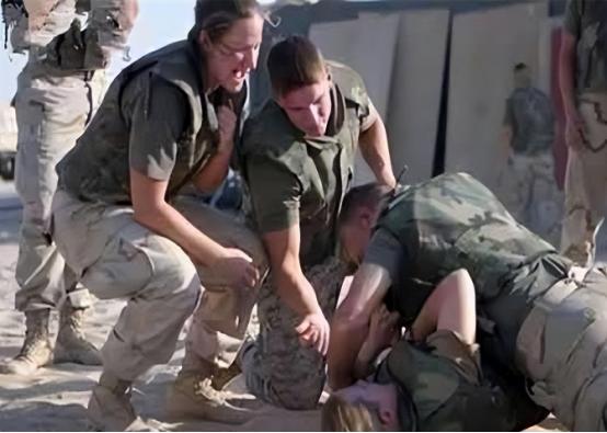 美国女兵惨死军营,“所有同事都性侵我”,官方称其自杀