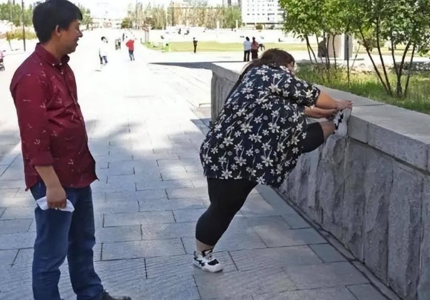 当年校花被丈夫养胖三百多斤,结婚3年校花被丈夫喂胖到332斤